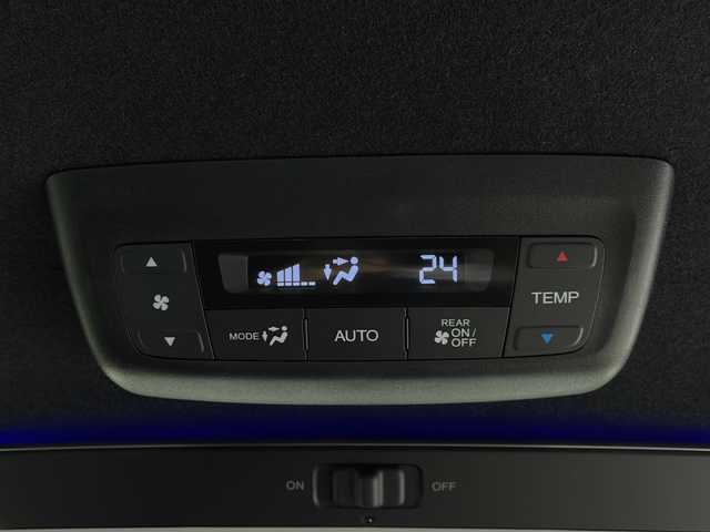 ホンダ ステップワゴン スパーダ 栃木県 2022(令4)年 3.3万km プラチナホワイトパール ワンオーナー/純正9型ナビ/FM/AM/DVD/CD/フルセグTV/BT/SD/USB/アラウンドビューモニター/純正フリップダウンモニター/ブラインドスポットモニター/レーダークルーズコントロール/パドルシフト/両側パワースライドドア/アイドリングストップ/プッシュスタート/オットマン/クリアランスソナー/フォグランプ/レーンキープアシスト/パワーゲート/社外ドラレコ/純正フロアマット/保証書、取扱説明書/記録簿/スマートキー/スペアキー