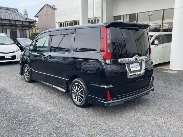 トヨタ ノア Si 宮崎県 2014(平26)年 14.7万km ブラック /ワンセグテレビ//バックカメラ//フリップダウンモニター//アイドリングストップ//ウィンカーミラー//プッシュスタート//両側パワースライドドア//ETC//モデリスタエアロ