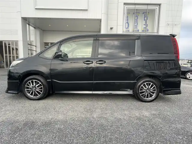 トヨタ ノア Si 宮崎県 2014(平26)年 14.7万km ブラック /ワンセグテレビ//バックカメラ//フリップダウンモニター//アイドリングストップ//ウィンカーミラー//プッシュスタート//両側パワースライドドア//ETC//モデリスタエアロ