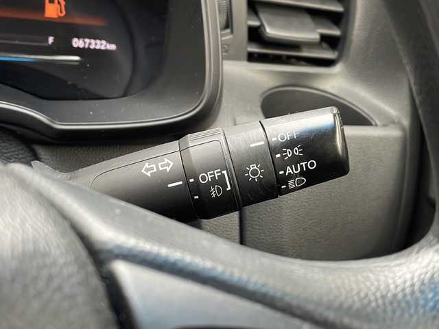 ホンダ フィット 13G L ホンダセンシング 広島県 2018(平30)年 6.8万km クリスタルブラックパール 禁煙/ホンダセンシング/●衝突軽減ブレーキ〈CMBS〉/●誤発進抑制機能/●歩行者事故低減ステアリング/●路外逸脱抑制機能/●ACC〈アダプティブ・クルーズ・コントロール〉/●LKAS〈車線維持支援システム〉/●先行車発進お知らせ機能/●標識認識機能/社外ナビ（CN-RE04D）/・フルセグ/CD/DVD/Bluetooth/SD/バックカメラ/ステアリングスイッチ/オートライト/Fパッケージ/・IRカット/UVカットガラス/・LEDドアウィンカーミラー/・オートリトラミラー/Lパッケージ/・LEDヘッドライト〈インラインタイプ〉/・LEDフォグライト/・前席用i-サイドエアバッグ＋サイドカーテンエアバッグ/セキュリティアラーム/オートエアコン/前後ドライブレコーダー（ユピテル）/ETC/社外15インチアルミホイール