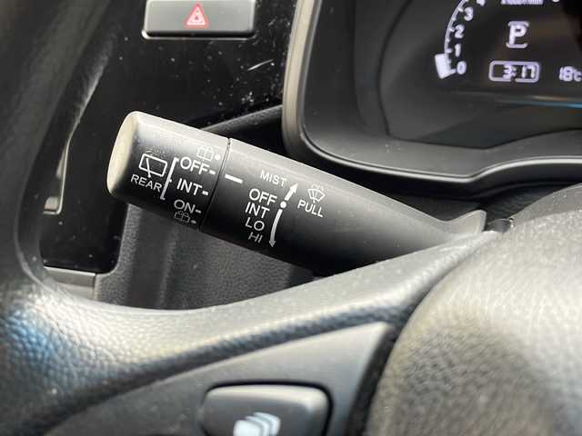 ホンダ フィット 13G L ホンダセンシング 広島県 2018(平30)年 6.8万km クリスタルブラックパール 禁煙/ホンダセンシング/●衝突軽減ブレーキ〈CMBS〉/●誤発進抑制機能/●歩行者事故低減ステアリング/●路外逸脱抑制機能/●ACC〈アダプティブ・クルーズ・コントロール〉/●LKAS〈車線維持支援システム〉/●先行車発進お知らせ機能/●標識認識機能/社外ナビ（CN-RE04D）/・フルセグ/CD/DVD/Bluetooth/SD/バックカメラ/ステアリングスイッチ/オートライト/Fパッケージ/・IRカット/UVカットガラス/・LEDドアウィンカーミラー/・オートリトラミラー/Lパッケージ/・LEDヘッドライト〈インラインタイプ〉/・LEDフォグライト/・前席用i-サイドエアバッグ＋サイドカーテンエアバッグ/セキュリティアラーム/オートエアコン/前後ドライブレコーダー（ユピテル）/ETC/社外15インチアルミホイール