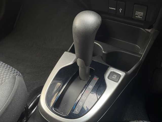 ホンダ フィット 13G L ホンダセンシング 広島県 2018(平30)年 6.8万km クリスタルブラックパール 禁煙/ホンダセンシング/●衝突軽減ブレーキ〈CMBS〉/●誤発進抑制機能/●歩行者事故低減ステアリング/●路外逸脱抑制機能/●ACC〈アダプティブ・クルーズ・コントロール〉/●LKAS〈車線維持支援システム〉/●先行車発進お知らせ機能/●標識認識機能/社外ナビ（CN-RE04D）/・フルセグ/CD/DVD/Bluetooth/SD/バックカメラ/ステアリングスイッチ/オートライト/Fパッケージ/・IRカット/UVカットガラス/・LEDドアウィンカーミラー/・オートリトラミラー/Lパッケージ/・LEDヘッドライト〈インラインタイプ〉/・LEDフォグライト/・前席用i-サイドエアバッグ＋サイドカーテンエアバッグ/セキュリティアラーム/オートエアコン/前後ドライブレコーダー（ユピテル）/ETC/社外15インチアルミホイール