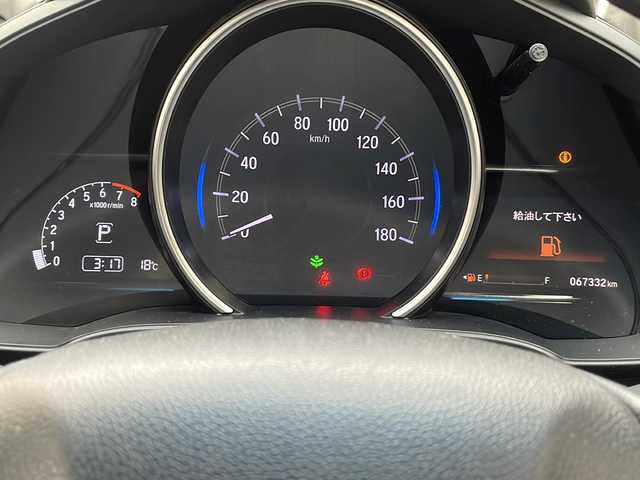 ホンダ フィット 13G L ホンダセンシング 広島県 2018(平30)年 6.8万km クリスタルブラックパール 禁煙/ホンダセンシング/●衝突軽減ブレーキ〈CMBS〉/●誤発進抑制機能/●歩行者事故低減ステアリング/●路外逸脱抑制機能/●ACC〈アダプティブ・クルーズ・コントロール〉/●LKAS〈車線維持支援システム〉/●先行車発進お知らせ機能/●標識認識機能/社外ナビ（CN-RE04D）/・フルセグ/CD/DVD/Bluetooth/SD/バックカメラ/ステアリングスイッチ/オートライト/Fパッケージ/・IRカット/UVカットガラス/・LEDドアウィンカーミラー/・オートリトラミラー/Lパッケージ/・LEDヘッドライト〈インラインタイプ〉/・LEDフォグライト/・前席用i-サイドエアバッグ＋サイドカーテンエアバッグ/セキュリティアラーム/オートエアコン/前後ドライブレコーダー（ユピテル）/ETC/社外15インチアルミホイール