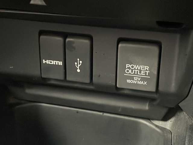 ホンダ フィット 13G L ホンダセンシング 広島県 2018(平30)年 6.8万km クリスタルブラックパール 禁煙/ホンダセンシング/●衝突軽減ブレーキ〈CMBS〉/●誤発進抑制機能/●歩行者事故低減ステアリング/●路外逸脱抑制機能/●ACC〈アダプティブ・クルーズ・コントロール〉/●LKAS〈車線維持支援システム〉/●先行車発進お知らせ機能/●標識認識機能/社外ナビ（CN-RE04D）/・フルセグ/CD/DVD/Bluetooth/SD/バックカメラ/ステアリングスイッチ/オートライト/Fパッケージ/・IRカット/UVカットガラス/・LEDドアウィンカーミラー/・オートリトラミラー/Lパッケージ/・LEDヘッドライト〈インラインタイプ〉/・LEDフォグライト/・前席用i-サイドエアバッグ＋サイドカーテンエアバッグ/セキュリティアラーム/オートエアコン/前後ドライブレコーダー（ユピテル）/ETC/社外15インチアルミホイール