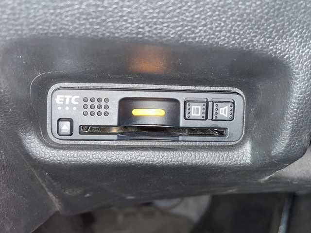 ホンダ フィット 13G L ホンダセンシング 広島県 2018(平30)年 6.8万km クリスタルブラックパール 禁煙/ホンダセンシング/●衝突軽減ブレーキ〈CMBS〉/●誤発進抑制機能/●歩行者事故低減ステアリング/●路外逸脱抑制機能/●ACC〈アダプティブ・クルーズ・コントロール〉/●LKAS〈車線維持支援システム〉/●先行車発進お知らせ機能/●標識認識機能/社外ナビ（CN-RE04D）/・フルセグ/CD/DVD/Bluetooth/SD/バックカメラ/ステアリングスイッチ/オートライト/Fパッケージ/・IRカット/UVカットガラス/・LEDドアウィンカーミラー/・オートリトラミラー/Lパッケージ/・LEDヘッドライト〈インラインタイプ〉/・LEDフォグライト/・前席用i-サイドエアバッグ＋サイドカーテンエアバッグ/セキュリティアラーム/オートエアコン/前後ドライブレコーダー（ユピテル）/ETC/社外15インチアルミホイール