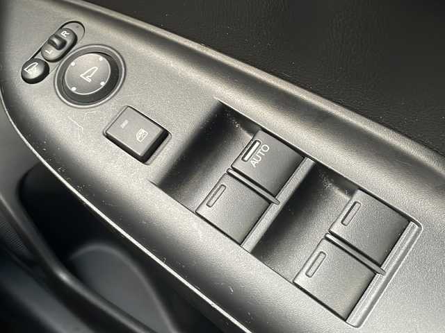 ホンダ フィット 13G L ホンダセンシング 広島県 2018(平30)年 6.8万km クリスタルブラックパール 禁煙/ホンダセンシング/●衝突軽減ブレーキ〈CMBS〉/●誤発進抑制機能/●歩行者事故低減ステアリング/●路外逸脱抑制機能/●ACC〈アダプティブ・クルーズ・コントロール〉/●LKAS〈車線維持支援システム〉/●先行車発進お知らせ機能/●標識認識機能/社外ナビ（CN-RE04D）/・フルセグ/CD/DVD/Bluetooth/SD/バックカメラ/ステアリングスイッチ/オートライト/Fパッケージ/・IRカット/UVカットガラス/・LEDドアウィンカーミラー/・オートリトラミラー/Lパッケージ/・LEDヘッドライト〈インラインタイプ〉/・LEDフォグライト/・前席用i-サイドエアバッグ＋サイドカーテンエアバッグ/セキュリティアラーム/オートエアコン/前後ドライブレコーダー（ユピテル）/ETC/社外15インチアルミホイール