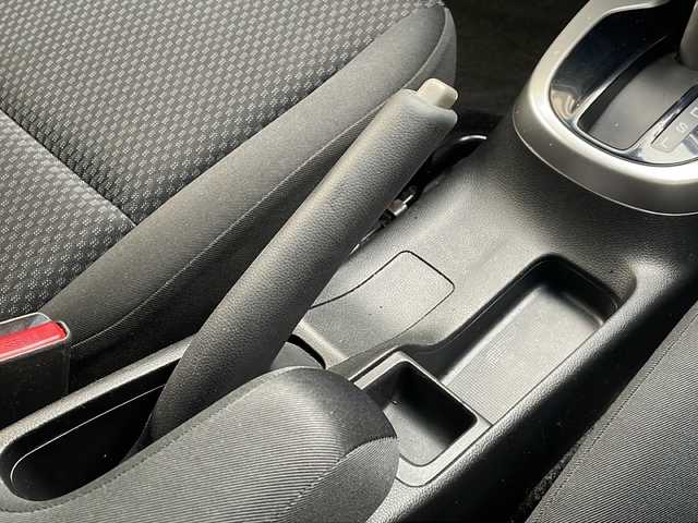 ホンダ フィット 13G L ホンダセンシング 広島県 2018(平30)年 6.8万km クリスタルブラックパール 禁煙/ホンダセンシング/●衝突軽減ブレーキ〈CMBS〉/●誤発進抑制機能/●歩行者事故低減ステアリング/●路外逸脱抑制機能/●ACC〈アダプティブ・クルーズ・コントロール〉/●LKAS〈車線維持支援システム〉/●先行車発進お知らせ機能/●標識認識機能/社外ナビ（CN-RE04D）/・フルセグ/CD/DVD/Bluetooth/SD/バックカメラ/ステアリングスイッチ/オートライト/Fパッケージ/・IRカット/UVカットガラス/・LEDドアウィンカーミラー/・オートリトラミラー/Lパッケージ/・LEDヘッドライト〈インラインタイプ〉/・LEDフォグライト/・前席用i-サイドエアバッグ＋サイドカーテンエアバッグ/セキュリティアラーム/オートエアコン/前後ドライブレコーダー（ユピテル）/ETC/社外15インチアルミホイール