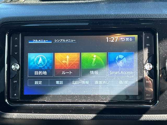 トヨタ ヴィッツ ジュエラ 愛媛県 2017(平29)年 5.1万km ホワイトパールクリスタルシャイン 純正ナビ/Bluetooth/CD/DVD/フルセグ/USB/ETC/純正フロアマット/バックカメラ/スマートキー/スペアキー/アイドリングストップ/プッシュスタート/フォグランプ/レーンキープアシスト/保証書/取扱説明書