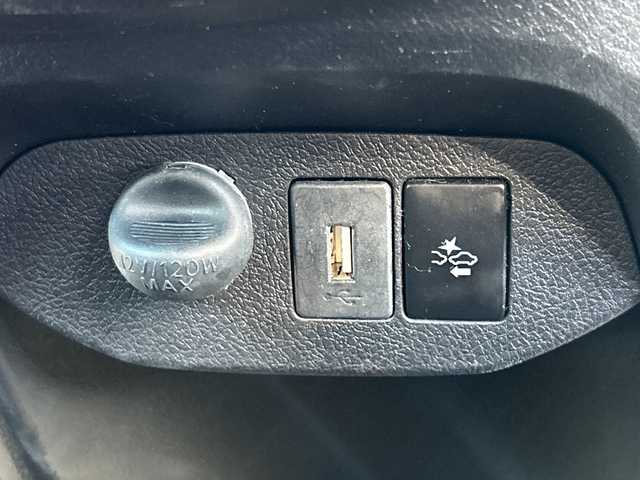 トヨタ ヴィッツ ジュエラ 愛媛県 2017(平29)年 5.1万km ホワイトパールクリスタルシャイン 純正ナビ/Bluetooth/CD/DVD/フルセグ/USB/ETC/純正フロアマット/バックカメラ/スマートキー/スペアキー/アイドリングストップ/プッシュスタート/フォグランプ/レーンキープアシスト/保証書/取扱説明書