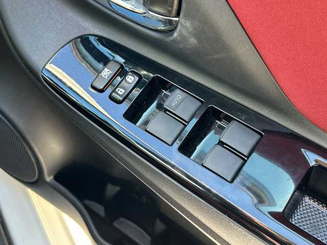 トヨタ ヴィッツ ジュエラ 愛媛県 2017(平29)年 5.1万km ホワイトパールクリスタルシャイン 純正ナビ/Bluetooth/CD/DVD/フルセグ/USB/ETC/純正フロアマット/バックカメラ/スマートキー/スペアキー/アイドリングストップ/プッシュスタート/フォグランプ/レーンキープアシスト/保証書/取扱説明書