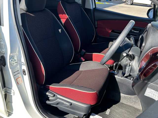 トヨタ ヴィッツ ジュエラ 愛媛県 2017(平29)年 5.1万km ホワイトパールクリスタルシャイン 純正ナビ/Bluetooth/CD/DVD/フルセグ/USB/ETC/純正フロアマット/バックカメラ/スマートキー/スペアキー/アイドリングストップ/プッシュスタート/フォグランプ/レーンキープアシスト/保証書/取扱説明書