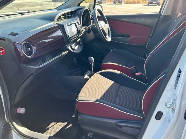 トヨタ ヴィッツ ジュエラ 愛媛県 2017(平29)年 5.1万km ホワイトパールクリスタルシャイン 純正ナビ/Bluetooth/CD/DVD/フルセグ/USB/ETC/純正フロアマット/バックカメラ/スマートキー/スペアキー/アイドリングストップ/プッシュスタート/フォグランプ/レーンキープアシスト/保証書/取扱説明書