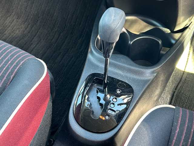 トヨタ ヴィッツ ジュエラ 愛媛県 2017(平29)年 5.1万km ホワイトパールクリスタルシャイン 純正ナビ/Bluetooth/CD/DVD/フルセグ/USB/ETC/純正フロアマット/バックカメラ/スマートキー/スペアキー/アイドリングストップ/プッシュスタート/フォグランプ/レーンキープアシスト/保証書/取扱説明書