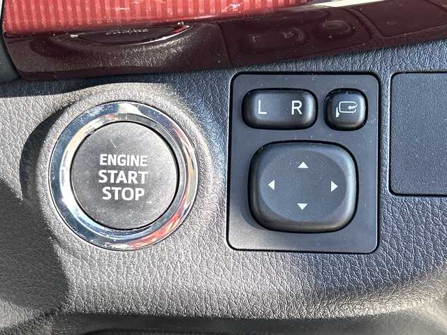 トヨタ ヴィッツ ジュエラ 愛媛県 2017(平29)年 5.1万km ホワイトパールクリスタルシャイン 純正ナビ/Bluetooth/CD/DVD/フルセグ/USB/ETC/純正フロアマット/バックカメラ/スマートキー/スペアキー/アイドリングストップ/プッシュスタート/フォグランプ/レーンキープアシスト/保証書/取扱説明書