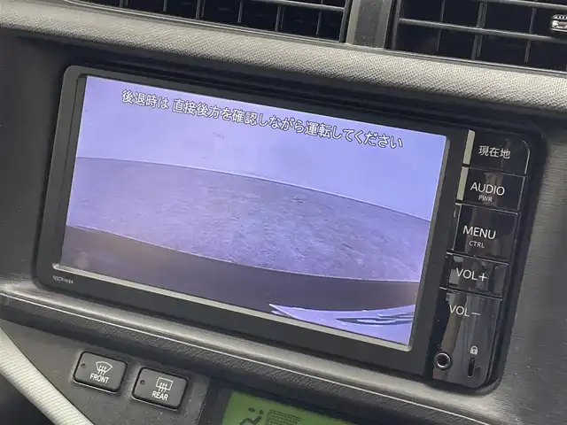 トヨタ アクア S 滋賀県 2014(平26)年 9.2万km ディープアメジストマイカメタリック 禁煙車/純正ナビ/（ＴＶ・ＣＤ・Ｂｌｕｅｔｏｏｔｈ・ＡＵＸ）/バックカメラ/プッシュスタート/ステアリングスイッチ/電動格納ミラー/ＥＴＣ/スペアキー/オートライト/純正フロアマット/パワーウィンドウ/横滑り防止装置