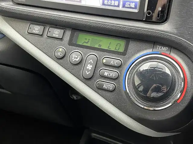トヨタ アクア S 滋賀県 2014(平26)年 9.2万km ディープアメジストマイカメタリック 禁煙車/純正ナビ/（ＴＶ・ＣＤ・Ｂｌｕｅｔｏｏｔｈ・ＡＵＸ）/バックカメラ/プッシュスタート/ステアリングスイッチ/電動格納ミラー/ＥＴＣ/スペアキー/オートライト/純正フロアマット/パワーウィンドウ/横滑り防止装置