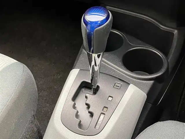 トヨタ アクア S 滋賀県 2014(平26)年 9.2万km ディープアメジストマイカメタリック 禁煙車/純正ナビ/（ＴＶ・ＣＤ・Ｂｌｕｅｔｏｏｔｈ・ＡＵＸ）/バックカメラ/プッシュスタート/ステアリングスイッチ/電動格納ミラー/ＥＴＣ/スペアキー/オートライト/純正フロアマット/パワーウィンドウ/横滑り防止装置
