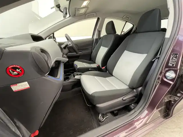 トヨタ アクア S 滋賀県 2014(平26)年 9.2万km ディープアメジストマイカメタリック 禁煙車/純正ナビ/（ＴＶ・ＣＤ・Ｂｌｕｅｔｏｏｔｈ・ＡＵＸ）/バックカメラ/プッシュスタート/ステアリングスイッチ/電動格納ミラー/ＥＴＣ/スペアキー/オートライト/純正フロアマット/パワーウィンドウ/横滑り防止装置