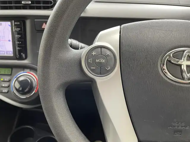 トヨタ アクア S 滋賀県 2014(平26)年 9.2万km ディープアメジストマイカメタリック 禁煙車/純正ナビ/（ＴＶ・ＣＤ・Ｂｌｕｅｔｏｏｔｈ・ＡＵＸ）/バックカメラ/プッシュスタート/ステアリングスイッチ/電動格納ミラー/ＥＴＣ/スペアキー/オートライト/純正フロアマット/パワーウィンドウ/横滑り防止装置
