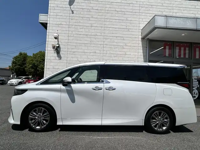 トヨタ アルファード Z 埼玉県 2024(令6)年 0.7万km プラチナホワイトパールマイカ ワンオーナー/トヨタ純正14インチコネクティッドナビ/フルセグ/BT/Miracast/HDMI/AM/FM/パノラミックビューモニター/左右独立ムーンルーフ/ユニバーサルステップ/13インチ有機EL後席モニター/デジタルインナーミラー/AC100V/置くだけ充電/ビルトインETC2.0/前後ドライブレコーダー/両側パワースライドドア/パワーバックドア/PCS/RSA/LDA/ACC/PKSB/BSM/RCTA/LEDオートライト/フォグランプ/オートハイビーム/ウッドコンビステアリング/ステアリングスイッチ/ステアリングヒーター/エア-シート/シートヒーター/メモリ付きパワーシート/nanoe/純正フロアマット/スマートキー/プッシュスタート