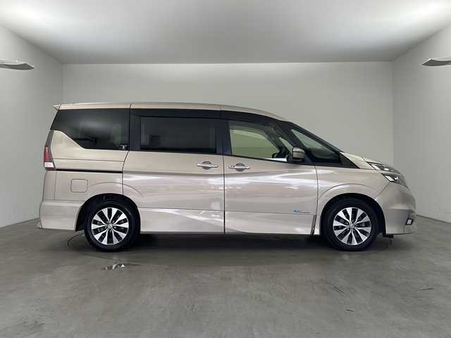 日産 セレナ ハイウェイスター プロパイロットED 兵庫県 2017(平29)年 6.6万km カシミヤグレージュ ・純正ナビ/CD/DVD/Blu-ray/BT/SD/TV/・バックカメラ/・フリップダウンモニター/・スマートキー/・ビルトインETC/・前後ドラレコ/・両側パワースライドドア/・電子パーキング/・オートブレーキホールド/・プロパイロット/・LDW(車線逸脱警報)/・LDP(車線逸脱防止支援システム)/・エマージェンシーブレーキ/・標識認識機能/・前後コーナーセンサー/・ハンズフリーオートスライドドア/・純正アルミホイール