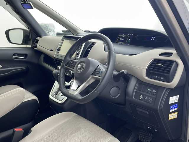 日産 セレナ ハイウェイスター プロパイロットED 兵庫県 2017(平29)年 6.6万km カシミヤグレージュ ・純正ナビ/CD/DVD/Blu-ray/BT/SD/TV/・バックカメラ/・フリップダウンモニター/・スマートキー/・ビルトインETC/・前後ドラレコ/・両側パワースライドドア/・電子パーキング/・オートブレーキホールド/・プロパイロット/・LDW(車線逸脱警報)/・LDP(車線逸脱防止支援システム)/・エマージェンシーブレーキ/・標識認識機能/・前後コーナーセンサー/・ハンズフリーオートスライドドア/・純正アルミホイール