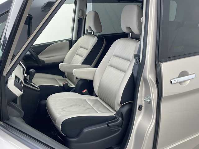 日産 セレナ ハイウェイスター プロパイロットED 兵庫県 2017(平29)年 6.6万km カシミヤグレージュ ・純正ナビ/CD/DVD/Blu-ray/BT/SD/TV/・バックカメラ/・フリップダウンモニター/・スマートキー/・ビルトインETC/・前後ドラレコ/・両側パワースライドドア/・電子パーキング/・オートブレーキホールド/・プロパイロット/・LDW(車線逸脱警報)/・LDP(車線逸脱防止支援システム)/・エマージェンシーブレーキ/・標識認識機能/・前後コーナーセンサー/・ハンズフリーオートスライドドア/・純正アルミホイール