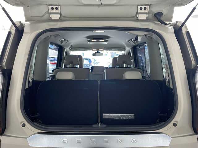 日産 セレナ ハイウェイスター プロパイロットED 兵庫県 2017(平29)年 6.6万km カシミヤグレージュ ・純正ナビ/CD/DVD/Blu-ray/BT/SD/TV/・バックカメラ/・フリップダウンモニター/・スマートキー/・ビルトインETC/・前後ドラレコ/・両側パワースライドドア/・電子パーキング/・オートブレーキホールド/・プロパイロット/・LDW(車線逸脱警報)/・LDP(車線逸脱防止支援システム)/・エマージェンシーブレーキ/・標識認識機能/・前後コーナーセンサー/・ハンズフリーオートスライドドア/・純正アルミホイール