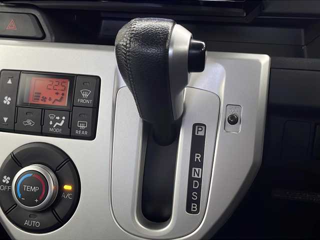 ダイハツ ウェイク G SA 千葉県 2015(平27)年 5.2万km パールホワイトⅢ/トニコオレンジメタリック 2トーン スマートアシスト/両側パワースライドドア/純正ナビ/フルセグ/CD/DVD/バックカメラ/Bluetooth/ETC/HDMI/ドライブレコーダー（前方）/アイドリングストップ/純正フロアマット/純正ドアバイザー/ステアリングスイッチ/革巻きステアリング/ロールサンシェード/純正15インチアルミホイール/プッシュスタート/スマートキー/フォグランプ/LEDヘッドライト/電格ミラー/オートエアコン/バニティミラー/オートライト