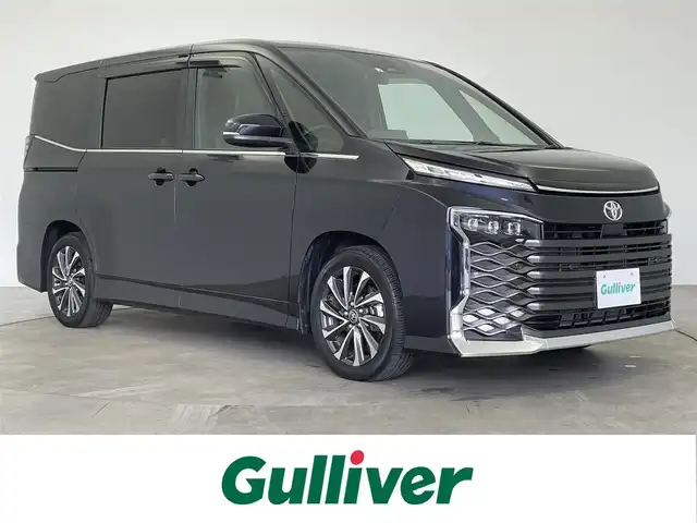 トヨタ ヴォクシー S－Z 大分県 2022(令4)年 1.8万km スパークリングブラックパールクリスタルシャイン TOYOTAセーフティセンス/・プリクラッシュセーフティ/・レーントレーシングアシスト/・レーンディパーチャアラート/・レーダークルーズコントロール/・オートマチックハイビーム/・ロードサインアシスト/・ドライバー異常時対応システム/・プロアクティブドライビングアシスト/・発信遅れ告知機能/10.5型HDディスプレイ/・ナビ機能有り、フルセグTV、HDMI/・CD/DVD、BT対応、USB、AM/FM/・AppleCarPlay、AndroidAuto/フリップダウンモニター/ステアリングスイッチ/ハーフレザーシート/前後席シートヒーター/アダクティブヘッドライト/パワーバックドア/バックカメラ/両側電動スライドドア/ビルトインETC2.0/電動格納ミラー/純正フロアマット/オートライト/LEDヘッドライト/純正17インチアルミホイール/クリアランスソナー/保証書・取扱説明書