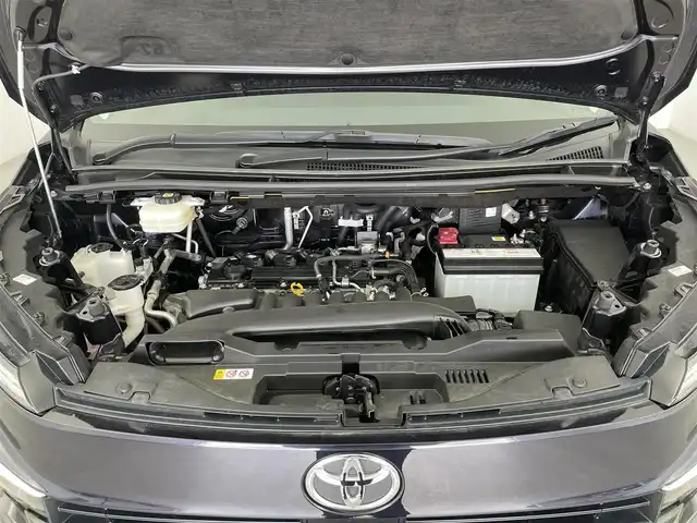 トヨタ ヴォクシー S－Z 大分県 2022(令4)年 1.8万km スパークリングブラックパールクリスタルシャイン TOYOTAセーフティセンス/・プリクラッシュセーフティ/・レーントレーシングアシスト/・レーンディパーチャアラート/・レーダークルーズコントロール/・オートマチックハイビーム/・ロードサインアシスト/・ドライバー異常時対応システム/・プロアクティブドライビングアシスト/・発信遅れ告知機能/10.5型HDディスプレイ/・ナビ機能有り、フルセグTV、HDMI/・CD/DVD、BT対応、USB、AM/FM/・AppleCarPlay、AndroidAuto/フリップダウンモニター/ステアリングスイッチ/ハーフレザーシート/前後席シートヒーター/アダクティブヘッドライト/パワーバックドア/バックカメラ/両側電動スライドドア/ビルトインETC2.0/電動格納ミラー/純正フロアマット/オートライト/LEDヘッドライト/純正17インチアルミホイール/クリアランスソナー/保証書・取扱説明書