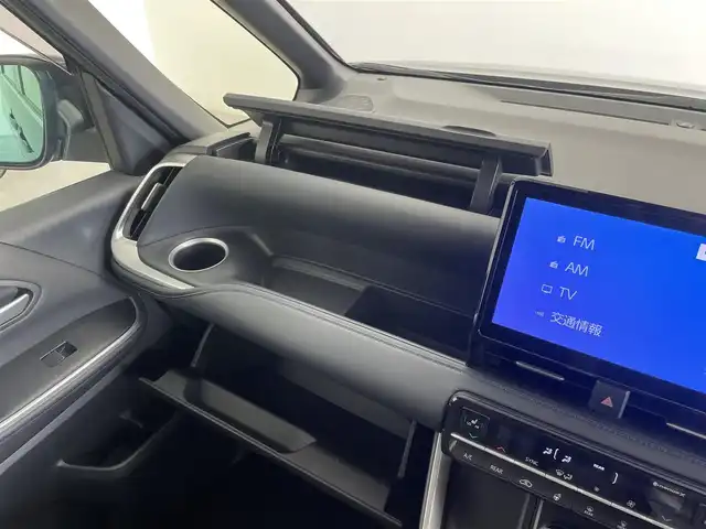 トヨタ ヴォクシー S－Z 大分県 2022(令4)年 1.8万km スパークリングブラックパールクリスタルシャイン TOYOTAセーフティセンス/・プリクラッシュセーフティ/・レーントレーシングアシスト/・レーンディパーチャアラート/・レーダークルーズコントロール/・オートマチックハイビーム/・ロードサインアシスト/・ドライバー異常時対応システム/・プロアクティブドライビングアシスト/・発信遅れ告知機能/10.5型HDディスプレイ/・ナビ機能有り、フルセグTV、HDMI/・CD/DVD、BT対応、USB、AM/FM/・AppleCarPlay、AndroidAuto/フリップダウンモニター/ステアリングスイッチ/ハーフレザーシート/前後席シートヒーター/アダクティブヘッドライト/パワーバックドア/バックカメラ/両側電動スライドドア/ビルトインETC2.0/電動格納ミラー/純正フロアマット/オートライト/LEDヘッドライト/純正17インチアルミホイール/クリアランスソナー/保証書・取扱説明書