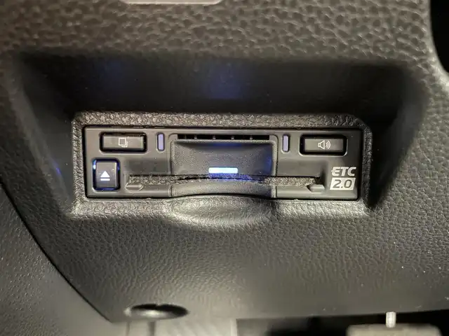 トヨタ ヴォクシー S－Z 大分県 2022(令4)年 1.8万km スパークリングブラックパールクリスタルシャイン TOYOTAセーフティセンス/・プリクラッシュセーフティ/・レーントレーシングアシスト/・レーンディパーチャアラート/・レーダークルーズコントロール/・オートマチックハイビーム/・ロードサインアシスト/・ドライバー異常時対応システム/・プロアクティブドライビングアシスト/・発信遅れ告知機能/10.5型HDディスプレイ/・ナビ機能有り、フルセグTV、HDMI/・CD/DVD、BT対応、USB、AM/FM/・AppleCarPlay、AndroidAuto/フリップダウンモニター/ステアリングスイッチ/ハーフレザーシート/前後席シートヒーター/アダクティブヘッドライト/パワーバックドア/バックカメラ/両側電動スライドドア/ビルトインETC2.0/電動格納ミラー/純正フロアマット/オートライト/LEDヘッドライト/純正17インチアルミホイール/クリアランスソナー/保証書・取扱説明書