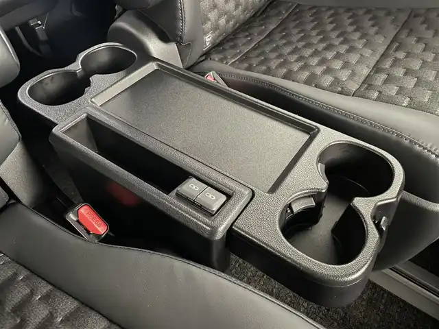 トヨタ ヴォクシー S－Z 大分県 2022(令4)年 1.8万km スパークリングブラックパールクリスタルシャイン TOYOTAセーフティセンス/・プリクラッシュセーフティ/・レーントレーシングアシスト/・レーンディパーチャアラート/・レーダークルーズコントロール/・オートマチックハイビーム/・ロードサインアシスト/・ドライバー異常時対応システム/・プロアクティブドライビングアシスト/・発信遅れ告知機能/10.5型HDディスプレイ/・ナビ機能有り、フルセグTV、HDMI/・CD/DVD、BT対応、USB、AM/FM/・AppleCarPlay、AndroidAuto/フリップダウンモニター/ステアリングスイッチ/ハーフレザーシート/前後席シートヒーター/アダクティブヘッドライト/パワーバックドア/バックカメラ/両側電動スライドドア/ビルトインETC2.0/電動格納ミラー/純正フロアマット/オートライト/LEDヘッドライト/純正17インチアルミホイール/クリアランスソナー/保証書・取扱説明書