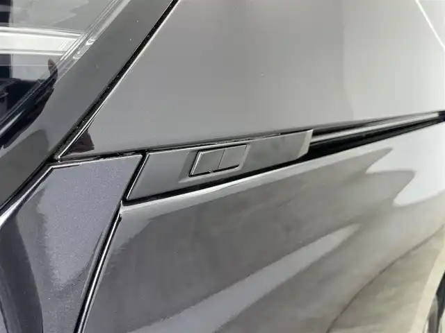 トヨタ ヴォクシー S－Z 大分県 2022(令4)年 1.8万km スパークリングブラックパールクリスタルシャイン TOYOTAセーフティセンス/・プリクラッシュセーフティ/・レーントレーシングアシスト/・レーンディパーチャアラート/・レーダークルーズコントロール/・オートマチックハイビーム/・ロードサインアシスト/・ドライバー異常時対応システム/・プロアクティブドライビングアシスト/・発信遅れ告知機能/10.5型HDディスプレイ/・ナビ機能有り、フルセグTV、HDMI/・CD/DVD、BT対応、USB、AM/FM/・AppleCarPlay、AndroidAuto/フリップダウンモニター/ステアリングスイッチ/ハーフレザーシート/前後席シートヒーター/アダクティブヘッドライト/パワーバックドア/バックカメラ/両側電動スライドドア/ビルトインETC2.0/電動格納ミラー/純正フロアマット/オートライト/LEDヘッドライト/純正17インチアルミホイール/クリアランスソナー/保証書・取扱説明書