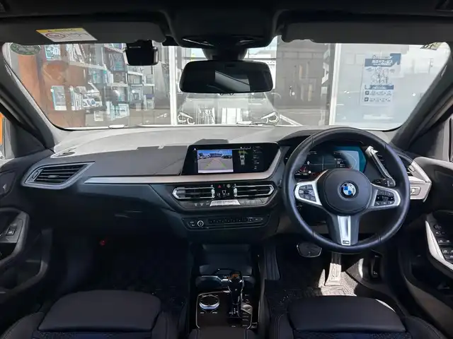 ＢＭＷ １１８ｄ Mスポーツ EDジョイ+ 富山県 2020(令2)年 1.4万km 白 HDDナビ/Bluetooth接続/AM/FMラジオ/App-conect/MirrorLink/バックカメラ/D席メモリ付きパワーシート/アイドリングストップ/パワーバックドア/純正前後ドラレコ/ACC/ETC/ワイヤレス充電/プッシュスタート/アドブルー/パークアシスト/横滑り防止/コーナーセンサー/純正18インチAW