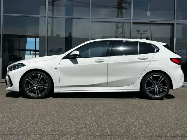 ＢＭＷ １１８ｄ Mスポーツ EDジョイ+ 富山県 2020(令2)年 1.4万km 白 HDDナビ/Bluetooth接続/AM/FMラジオ/App-conect/MirrorLink/バックカメラ/D席メモリ付きパワーシート/アイドリングストップ/パワーバックドア/純正前後ドラレコ/ACC/ETC/ワイヤレス充電/プッシュスタート/アドブルー/パークアシスト/横滑り防止/コーナーセンサー/純正18インチAW