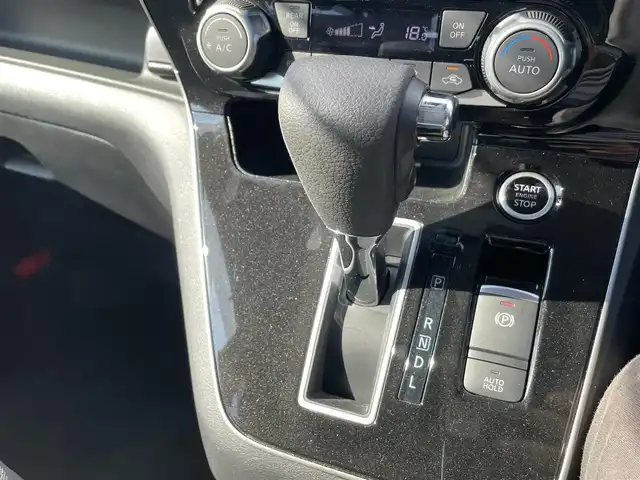 日産 セレナ ハイウェイスター V 千葉県 2020(令2)年 4.1万km ブリリアントホワイトパール プロパイロット/・衝突軽減ブレーキ/レーンキープアシスト/・レーダークルーズコントロール/アダプティブヘッドライト/・クリアランスソナー/ブラインドスポットモニター/純正10インチナビ(MM520D-L)/・フルセグ/BT/USB/DVD/CD/アラウンドビューモニター/ステアリングスイッチ/ETC/両側パワースライドドア/両側ハンズフリースライドドア/電動パーキングブレーキ/ブレーキホールド/LEDヘッドライト/オートライト/フォグライト/スマートキー/プッシュスタート/純正フロアマット/純正16インチAW