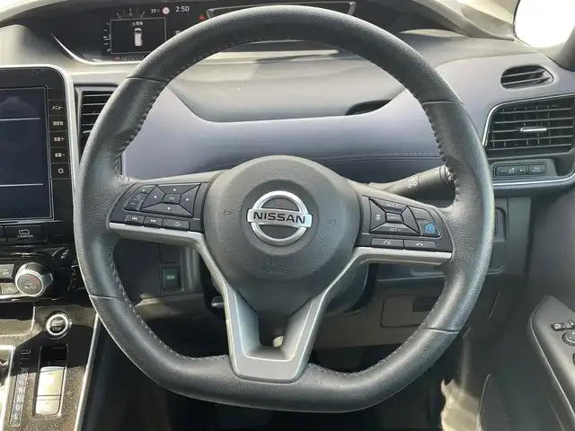 日産 セレナ ハイウェイスター V 千葉県 2020(令2)年 4.1万km ブリリアントホワイトパール プロパイロット/・衝突軽減ブレーキ/レーンキープアシスト/・レーダークルーズコントロール/アダプティブヘッドライト/・クリアランスソナー/ブラインドスポットモニター/純正10インチナビ(MM520D-L)/・フルセグ/BT/USB/DVD/CD/アラウンドビューモニター/ステアリングスイッチ/ETC/両側パワースライドドア/両側ハンズフリースライドドア/電動パーキングブレーキ/ブレーキホールド/LEDヘッドライト/オートライト/フォグライト/スマートキー/プッシュスタート/純正フロアマット/純正16インチAW
