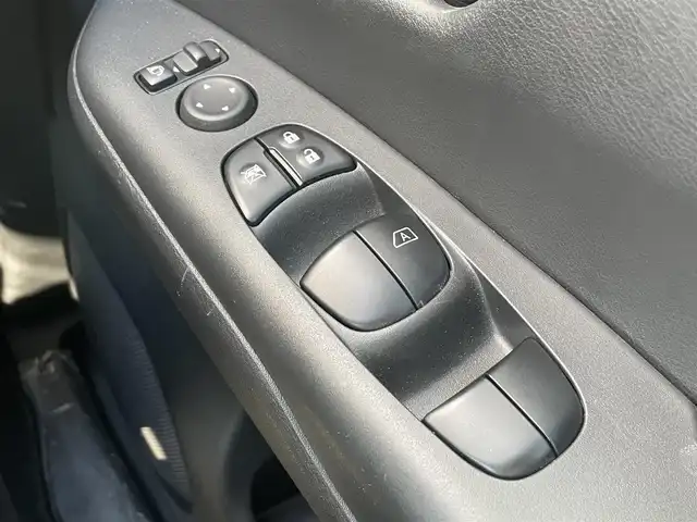 日産 セレナ ハイウェイスター V 千葉県 2020(令2)年 4.1万km ブリリアントホワイトパール プロパイロット/・衝突軽減ブレーキ/レーンキープアシスト/・レーダークルーズコントロール/アダプティブヘッドライト/・クリアランスソナー/ブラインドスポットモニター/純正10インチナビ(MM520D-L)/・フルセグ/BT/USB/DVD/CD/アラウンドビューモニター/ステアリングスイッチ/ETC/両側パワースライドドア/両側ハンズフリースライドドア/電動パーキングブレーキ/ブレーキホールド/LEDヘッドライト/オートライト/フォグライト/スマートキー/プッシュスタート/純正フロアマット/純正16インチAW