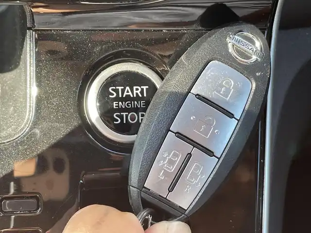 日産 セレナ ハイウェイスター V 千葉県 2020(令2)年 4.1万km ブリリアントホワイトパール プロパイロット/・衝突軽減ブレーキ/レーンキープアシスト/・レーダークルーズコントロール/アダプティブヘッドライト/・クリアランスソナー/ブラインドスポットモニター/純正10インチナビ(MM520D-L)/・フルセグ/BT/USB/DVD/CD/アラウンドビューモニター/ステアリングスイッチ/ETC/両側パワースライドドア/両側ハンズフリースライドドア/電動パーキングブレーキ/ブレーキホールド/LEDヘッドライト/オートライト/フォグライト/スマートキー/プッシュスタート/純正フロアマット/純正16インチAW