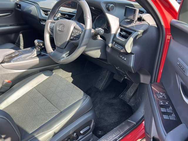 レクサス ＵＸ 250h バージョンL 秋田県 2019(令1)年 3.3万km マダーレッド 純正HDDナビ/純正BT、CD、DVD、TV/ブラック革シート/バックカメラ、全方位カメラ/純正18インチAW/パワーシート/ETC2.0/ドライブレコーダー/コーナーセンサー/４WD/取説、保証書