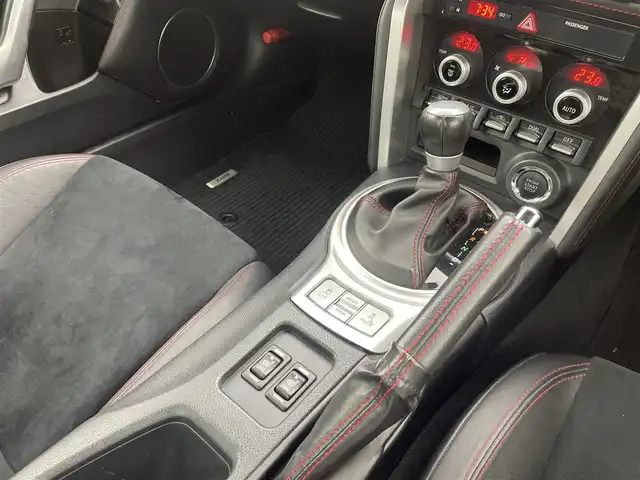 スバル ＢＲＺ GT 群馬県 2016(平28)年 4.4万km アイスシルバーメタリック Bremboキャリパー/STEALTH車高調/＝＝＝＝＝/Panasonic7インチナビ/・AM/FM/CD/DVD/SD/Bluetooth/フルセグTV/＝＝＝＝＝/Ｐａｎａｓｏｎｉｃ７インチナビ　バックカメラ　パドルシフト　ＳＴＥＡＬＴＨ車高調　リアウィング　Ｂｒｅｍｂｏキャリパー　ハーフレザーシート　プッシュスタート　スマートキー　ＥＴＣ　ＬＥＤライナー　禁煙