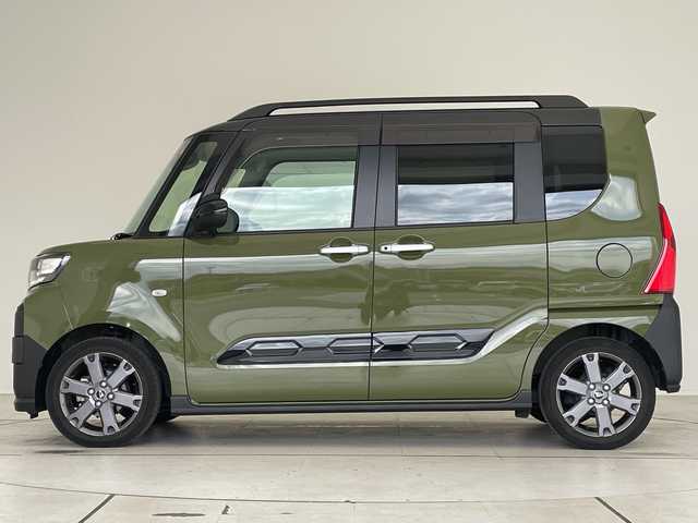 ダイハツ タント ファンクロスターボ 愛知県 2023(令5)年 2.7万km ブラックマイカメタリック/フォレストカーキメタリック 純正10型ディスプレイオーディオ　ナビ機能なし/両側パワースライドドア/シートヒーター/バックカメラ/コーナーセンサー/純正アルミホイール/ルーフレール/LEDヘッドライト/オートマチックハイビーム/ドライブレコーダー/ETC/衝突軽減システム/フルセグ/Bluetooth/ステアリングスイッチ/スマートキー/プッシュスタート