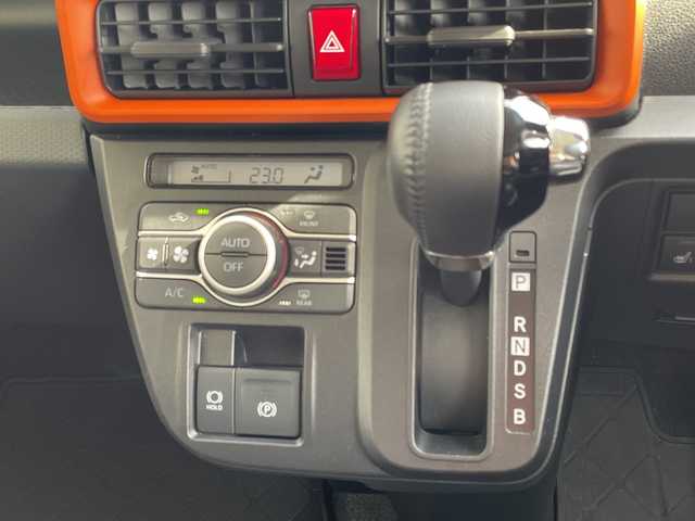 ダイハツ タント ファンクロスターボ 愛知県 2023(令5)年 2.7万km ブラックマイカメタリック/フォレストカーキメタリック 純正10型ディスプレイオーディオ　ナビ機能なし/両側パワースライドドア/シートヒーター/バックカメラ/コーナーセンサー/純正アルミホイール/ルーフレール/LEDヘッドライト/オートマチックハイビーム/ドライブレコーダー/ETC/衝突軽減システム/フルセグ/Bluetooth/ステアリングスイッチ/スマートキー/プッシュスタート