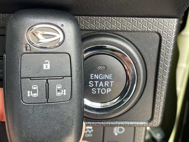 ダイハツ タント ファンクロスターボ 愛知県 2023(令5)年 2.7万km ブラックマイカメタリック/フォレストカーキメタリック 純正10型ディスプレイオーディオ　ナビ機能なし/両側パワースライドドア/シートヒーター/バックカメラ/コーナーセンサー/純正アルミホイール/ルーフレール/LEDヘッドライト/オートマチックハイビーム/ドライブレコーダー/ETC/衝突軽減システム/フルセグ/Bluetooth/ステアリングスイッチ/スマートキー/プッシュスタート