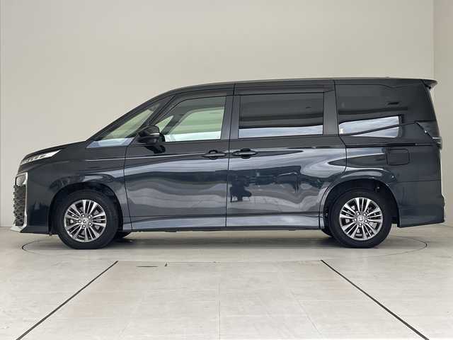 トヨタ ヴォクシー S－G 愛知県 2022(令4)年 2.6万km グリッターブラックガラスフレーク トヨタセーフティセンス/快適利便パッケージ/純正10.5型ディスプレイオーディオナビ/フリップダウンモニター/両側パワースライドドア/レーダークルーズコントロール/シートヒーター/バックカメラ/コーナーセンサー/純正アルミホイール/ETC2.0/LEDヘッドライト/リアオートエアコン/オートマチックハイビーム/ドライブレコーダー/衝突軽減システム/フルセグ/CD DVD/Bluetooth/ステアリングスイッチ/スマートキー/プッシュスタート