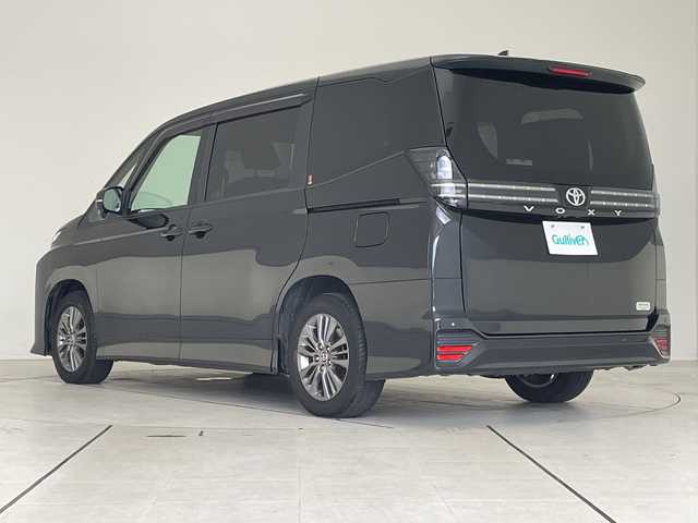 トヨタ ヴォクシー S－G 愛知県 2022(令4)年 2.6万km グリッターブラックガラスフレーク トヨタセーフティセンス/快適利便パッケージ/純正10.5型ディスプレイオーディオナビ/フリップダウンモニター/両側パワースライドドア/レーダークルーズコントロール/シートヒーター/バックカメラ/コーナーセンサー/純正アルミホイール/ETC2.0/LEDヘッドライト/リアオートエアコン/オートマチックハイビーム/ドライブレコーダー/衝突軽減システム/フルセグ/CD DVD/Bluetooth/ステアリングスイッチ/スマートキー/プッシュスタート