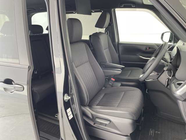 トヨタ ヴォクシー S－G 愛知県 2022(令4)年 2.6万km グリッターブラックガラスフレーク トヨタセーフティセンス/快適利便パッケージ/純正10.5型ディスプレイオーディオナビ/フリップダウンモニター/両側パワースライドドア/レーダークルーズコントロール/シートヒーター/バックカメラ/コーナーセンサー/純正アルミホイール/ETC2.0/LEDヘッドライト/リアオートエアコン/オートマチックハイビーム/ドライブレコーダー/衝突軽減システム/フルセグ/CD DVD/Bluetooth/ステアリングスイッチ/スマートキー/プッシュスタート