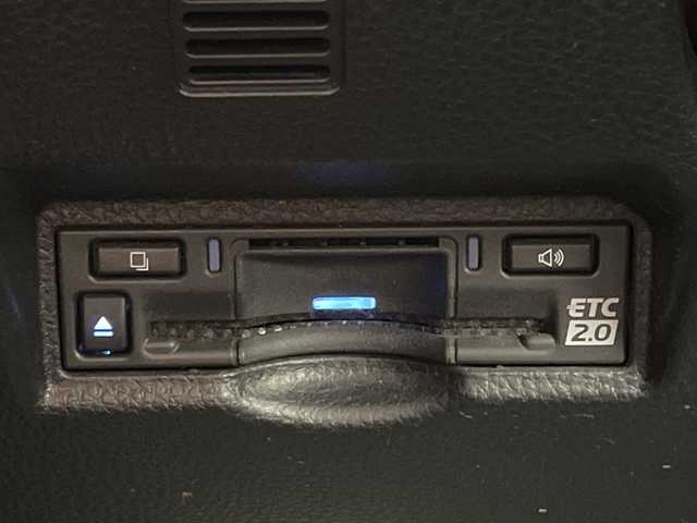 トヨタ ヴォクシー S－G 愛知県 2022(令4)年 2.6万km グリッターブラックガラスフレーク トヨタセーフティセンス/快適利便パッケージ/純正10.5型ディスプレイオーディオナビ/フリップダウンモニター/両側パワースライドドア/レーダークルーズコントロール/シートヒーター/バックカメラ/コーナーセンサー/純正アルミホイール/ETC2.0/LEDヘッドライト/リアオートエアコン/オートマチックハイビーム/ドライブレコーダー/衝突軽減システム/フルセグ/CD DVD/Bluetooth/ステアリングスイッチ/スマートキー/プッシュスタート